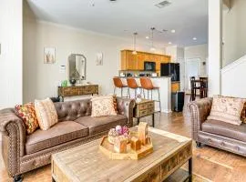 2 Mi to Texas AandM Unit with Pool and Hot Tub Access