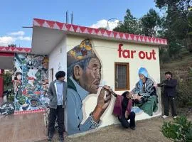 Far Out Stay & Cafe