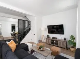 Downtown Penthouse 2 Level-4BDRS-8Guests