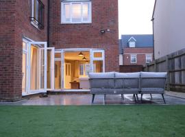 Luxury 6-Bedroom House 5 minutes from Bicester Village Shopping Outlet, hotel en Chesterton