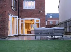 Luxury 6-Bedroom House 5 minutes from Bicester Village Shopping Outlet