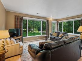 North Bay Tranquility by Simple Life Rentals, khách sạn ở Baileys Harbor