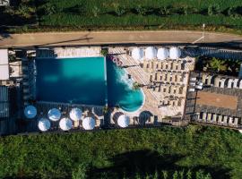 L&rsquo;INVIDIA, hotel con piscina en Novaci-Străini
