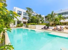 Tropical Bliss Apartments 3 Pools Rooftop Lounge and Gym