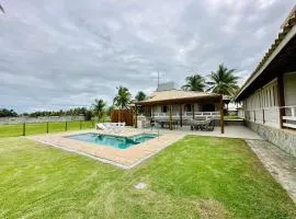 Casa com piscina em Estância paraíso à beira mar