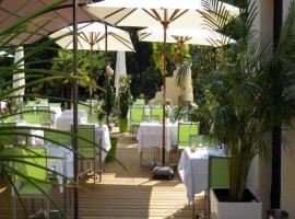 Logis Hôtels - Le Pont Bernet - Hotel 2 étoiles et restaurant