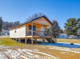 Pecatonica River Cabin about 9 Mi to Yellowstone Lake, hotel en Blanchardville