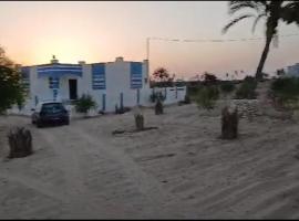 une villa se situe dans un hectare de campagne, hotel v destinaci Bou Menjel