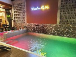Woodenlights Villas with Private Pool, Hotel in Bamban