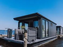Luxury Houseboat Getaway