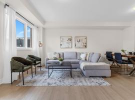 Bright & Stylish Modern Townhome in Oakville!, hotel v destinaci Oakville