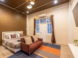 Queen On Street Guest House