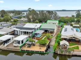 The Boathouse -Pool and Private Slip