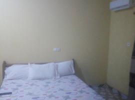 Diamond Hotel, готель у місті Kasoa