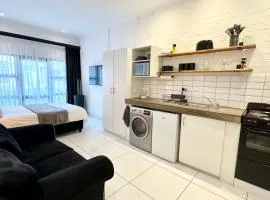Industrial CHIC Apartment 113 - Luxury City Escape, Washing Machine & Fast WiFi