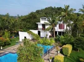Shades Hotel & Villa