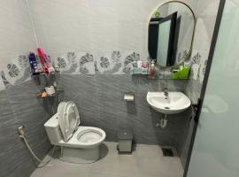 Hostel Nhà Nghỉ Bằng Lăng Tím, hotel di Ấp Bình Tú