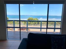 Sandcastle - A Esplanade Place, Stunning Views、キングズコートのホテル