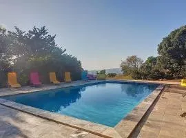Spacious house with pool in Castellet