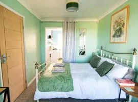 Broadstairs, Bays & Golf - Sleeps 2