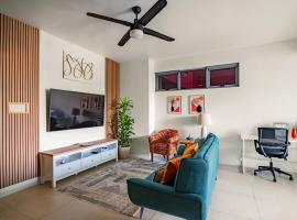 Modern Condo 1 King Bed Pool and Gym، فندق في كينغستون