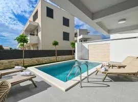 Mila luxury apartment with private pool
