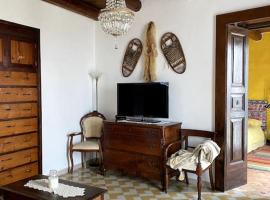 Charming Casa Bianca centro, hotel v destinaci Penne
