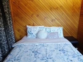 Stunning Holiday Home in Dunwich Stradbroke Island, k&aelig;ledyrsvenligt hotel i Dunwich