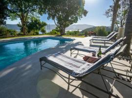 Guest House The Lazy Lion, hotel con alberca en Knysna