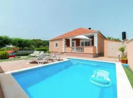Lovely Home In Benkovac With Wifi