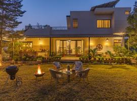 Alaya Stays Dacha 3 BHK Villa with Jacuzzi & Outdoor Bar, hotel di Palwal