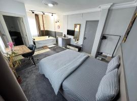 Grond Konaklama Mersin, ξενοδοχείο με υδρομασάζ σε Kapuluören