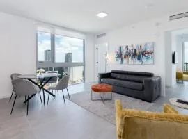 Amazing 2 BR 30th Floor Downtown Free Parking