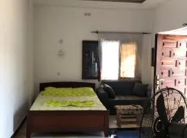 Brazzaville agréable Studio, Square Home Heart
