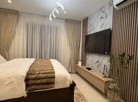 Deluxe Loxwood Studio