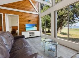 Tarra - Waterfront Retreat