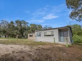 Stormbird - Waterfront Retreat