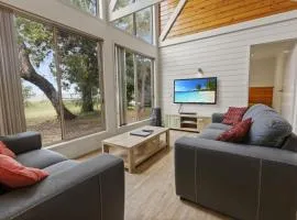 Westwind - Waterfront Retreat