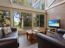Omeo - Waterfront Retreat