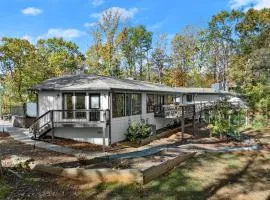 New Listing! Three Chimney Lodge - 4 Bed, Hot Tub