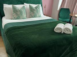 The Lily Pad near Poole Dorset Self contained private entrance and free parking