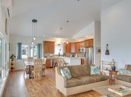 Oceanfront Home with Pool, Gazebo Access in Papaikou, hotell sihtkohas Papaikou
