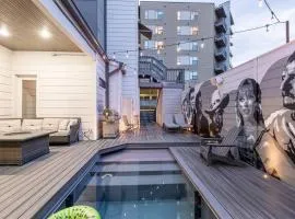 Luxury House - Heated Pool - in The Gulch - Walk Anywhere