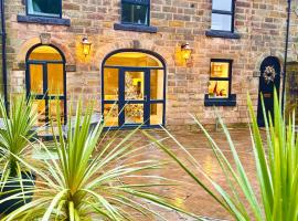 The Coach House central location fantastic Views, hotel in Matlock