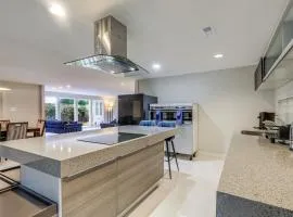 9 Mi to National Mall Spacious Bethesda Retreat!
