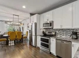 Luxury 4 Bedroom Home, Heart of the Entertainment