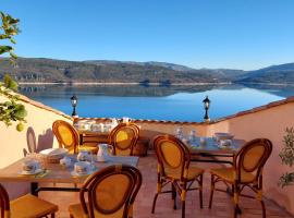 Viesnīca ar autostāvvietu chambres d'h&ocirc;tes Les Feni&egrave;res pilsētā Senkruā de Verdona