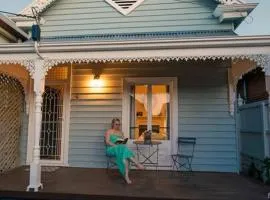 Signal Cottage close to beach and Semaphore Road