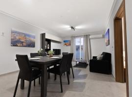 Luxurious & Spacious 2BD Accomodation at The Podium - Yacht Marina Area, Close to Valletta, hotel v destinaci Msida