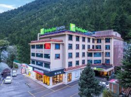 Holiday Inn Express Jiuzhaigou, hotelli kohteessa Jiuzhaigou